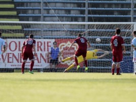 Foto da: http://nuovavenezia.gelocal.it/sport/2016/05/09/news/colpo-a-treviso-sandona-vola-1.13446771