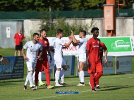 Festeggiamenti dopo gol Posocco