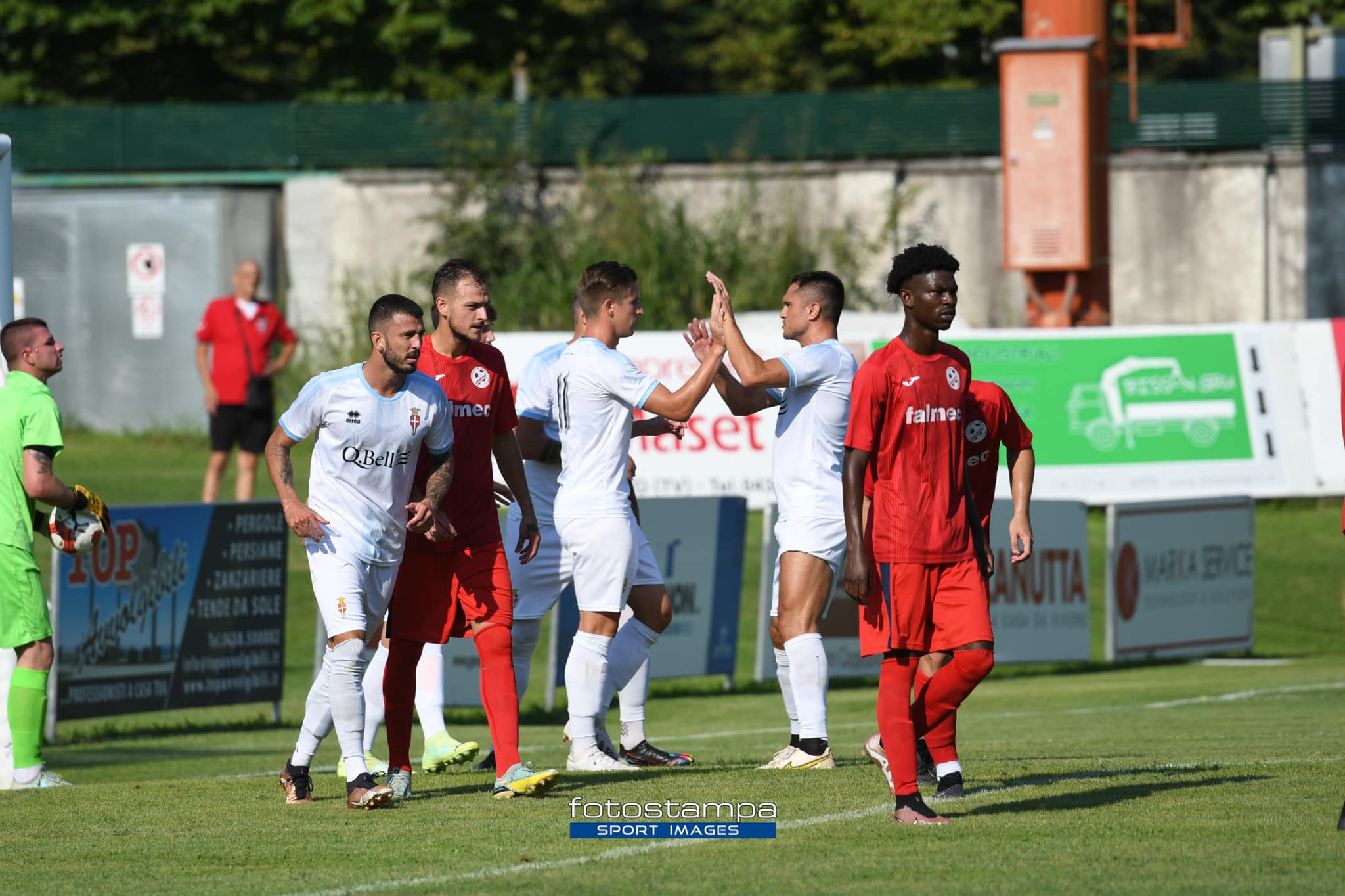 Festeggiamenti dopo gol Posocco